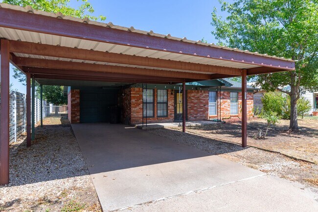Building Photo - 2018 Summers St