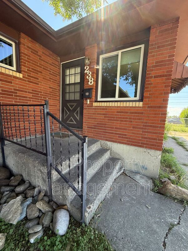 Foto del edificio - 238 21st Ave NW