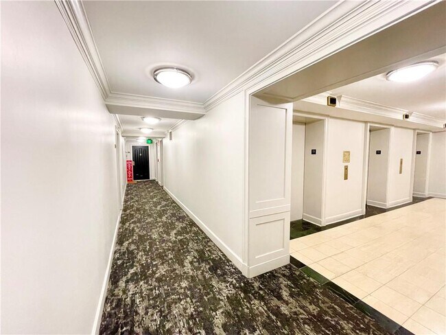 Foto del edificio - 2870 Pharr Ct S Northwest