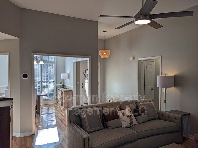 Building Photo - 180 Twin Creek Ct