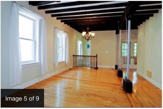Foto del edificio - 1357 N Wolcott Ave