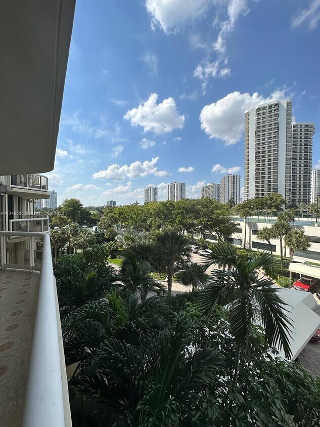 20191 E Country Club Dr Unit 403, Aventura, FL 33180 Condo for Rent