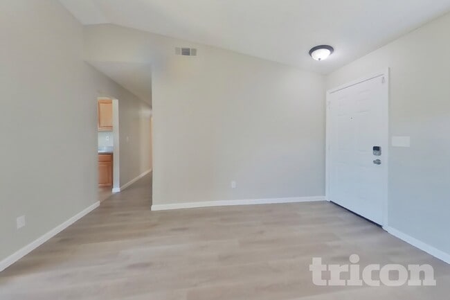 Building Photo - 706 La Canyada Dr