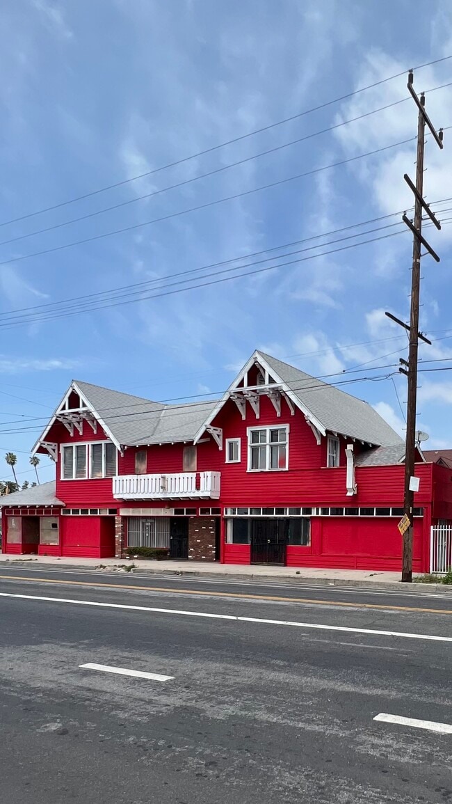 Building Photo - 1907 W 48th St