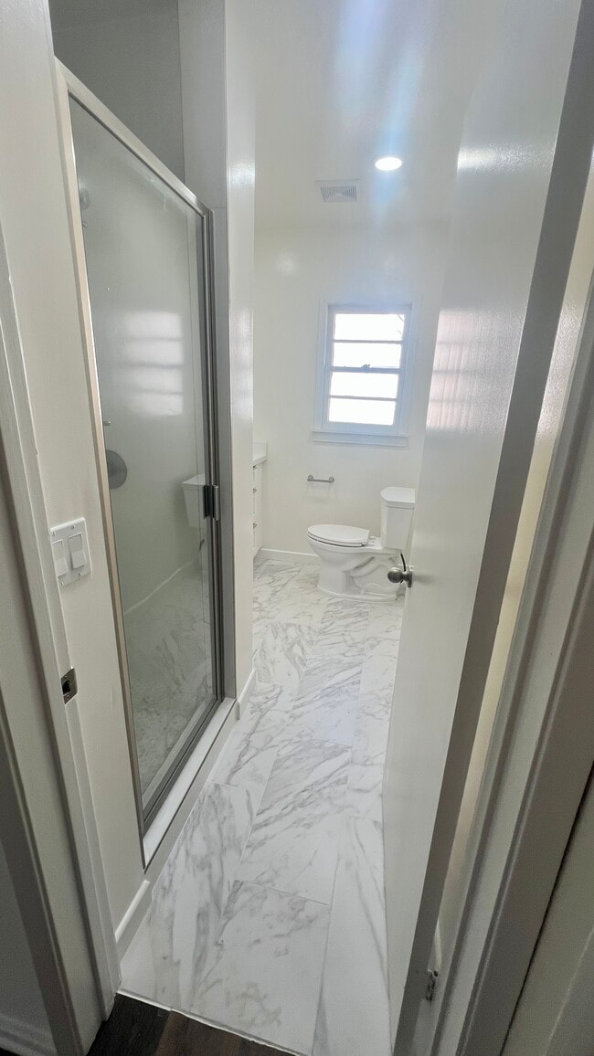 Foto del edificio - 808 Alandele Ave