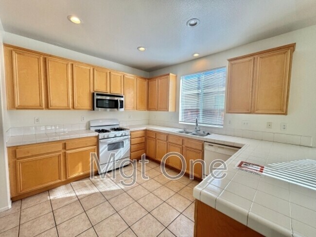 Foto del edificio - 16893 Tack Ln