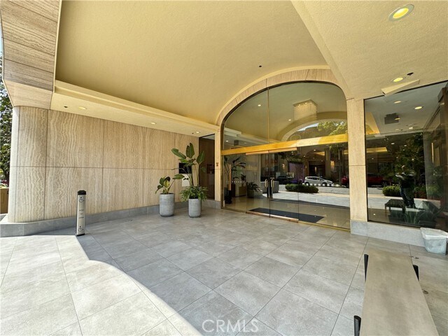 Foto del edificio - 345 Pioneer Dr
