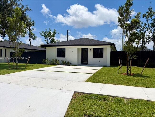 Foto del edificio - 2420 NW 154th St