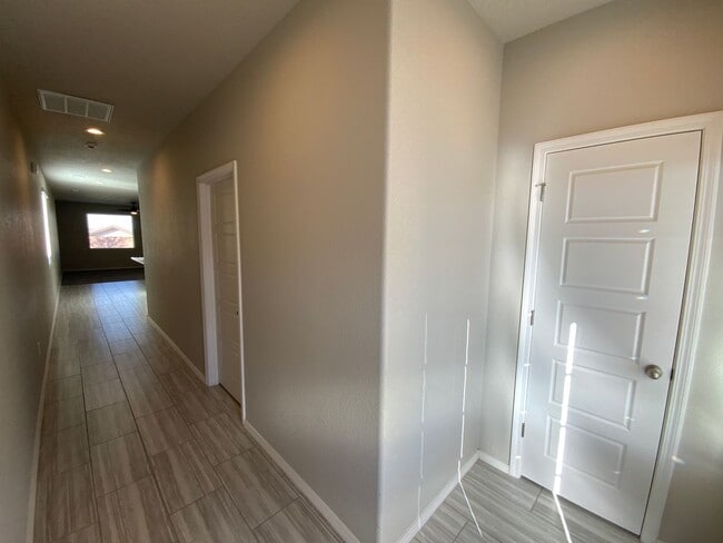 Foto del edificio - 3 Bedroom Single Story Home Available Near...