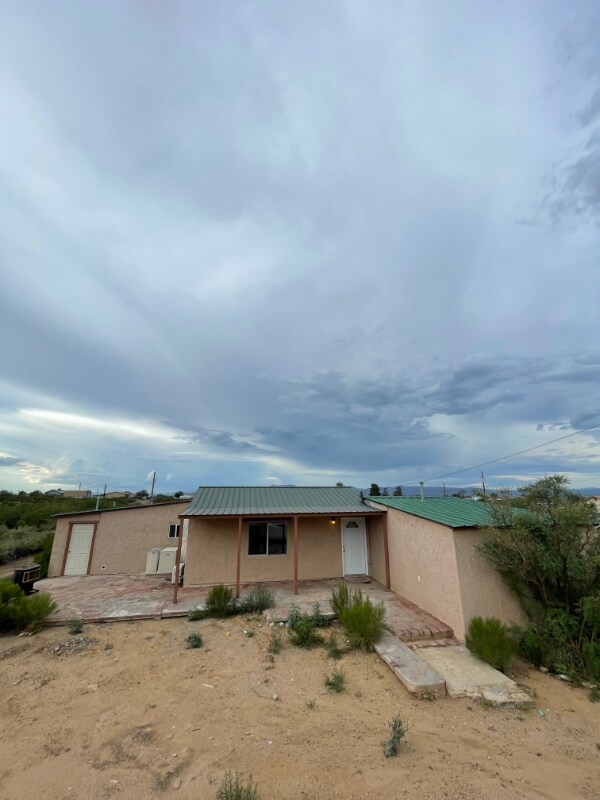 Primary Photo - 555 W Suni Dr
