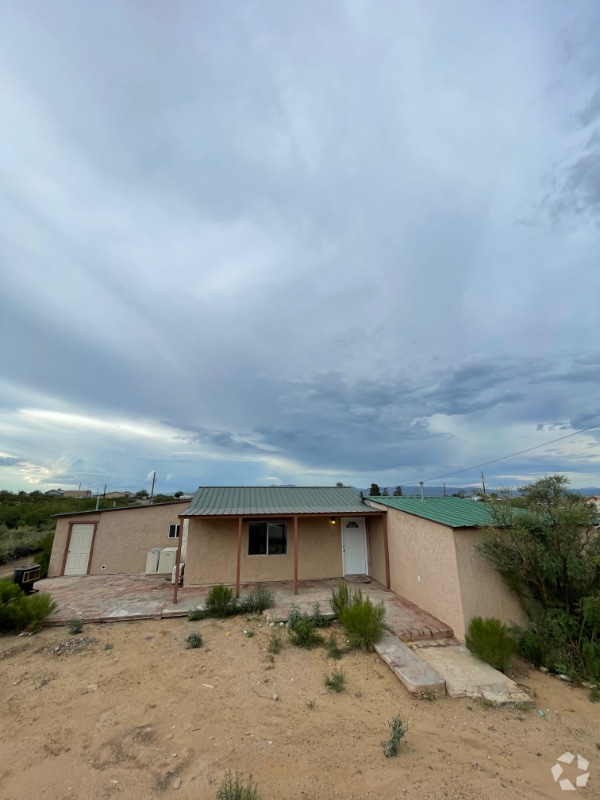 Building Photo - 555 W Suni Dr