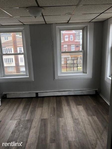 Building Photo - 2 br, 1 bath Apartment - 363 Summer Ave Apt 3
