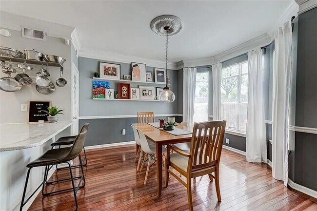 Foto del edificio - 375 Highland Ave NE