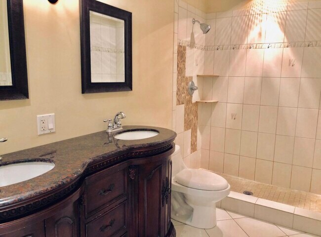 Foto del edificio - 6103 Knoll Valley Dr