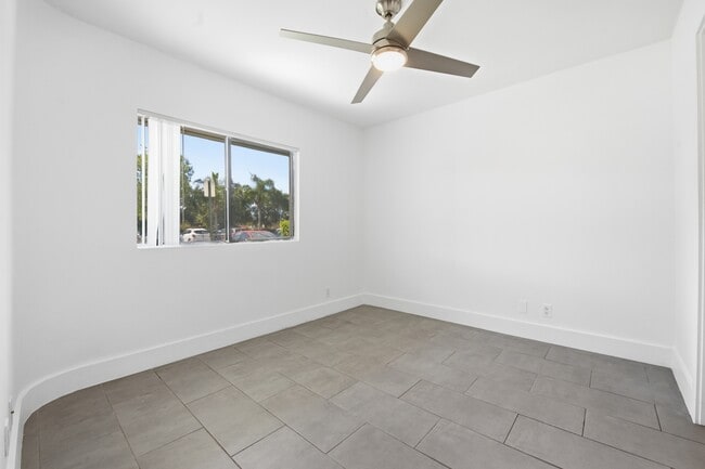 Guest Room - The Rise Apartments
