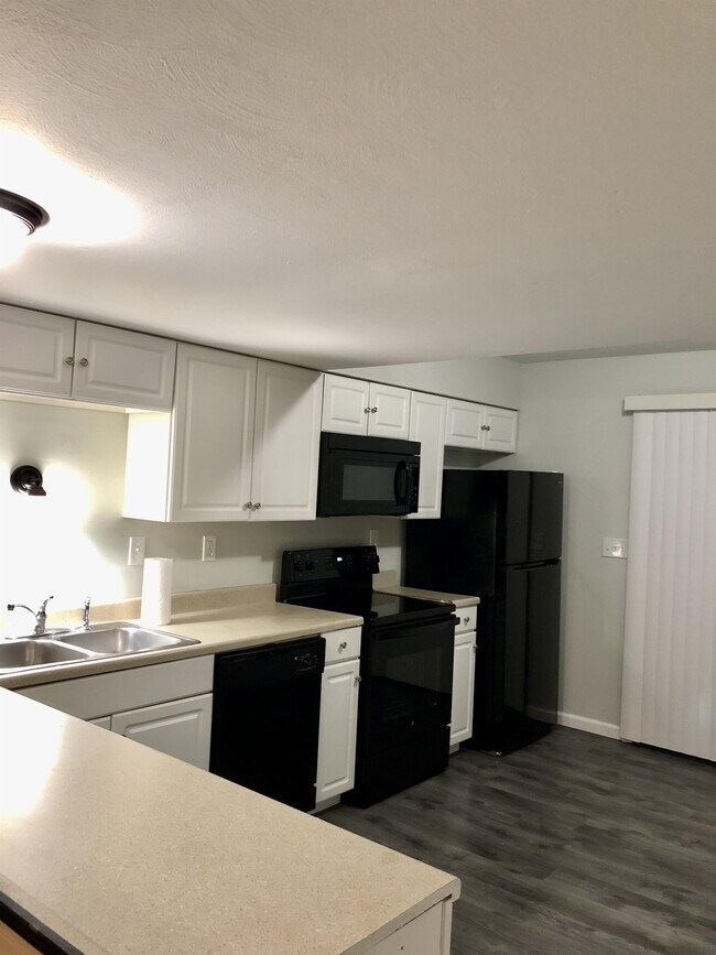 Foto del edificio - 3813 Treebrook Dr