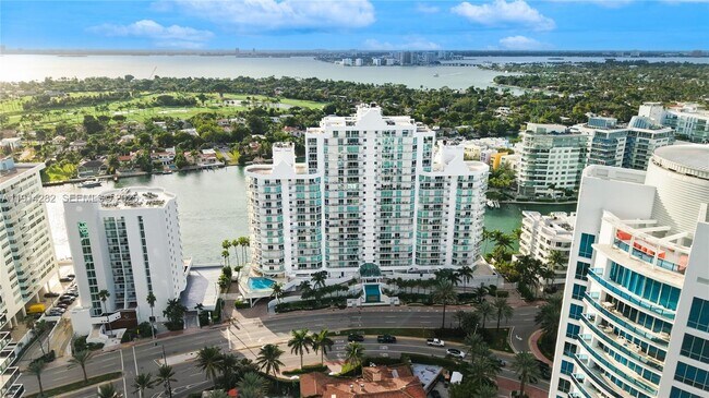 Foto del edificio - 5900 Collins Ave