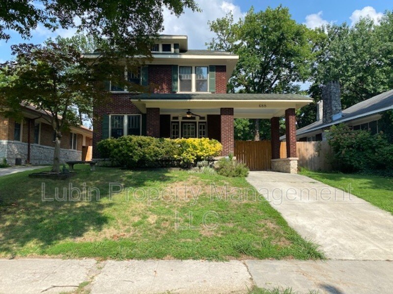 Primary Photo - 688 N Idlewild St