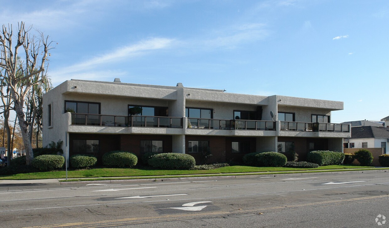 Primary Photo - 220 1st St