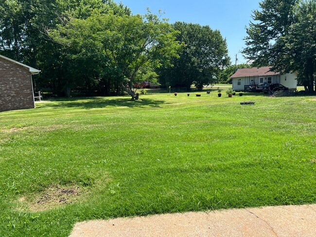 Building Photo - 3 Bed Corner Lot Home Move In Ready!