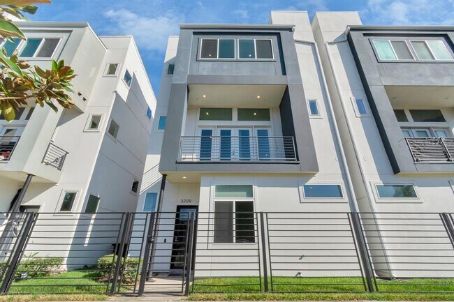 Foto del edificio - 3209 Garrow St