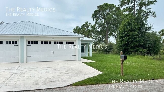Building Photo - 4167 Hammock Rd