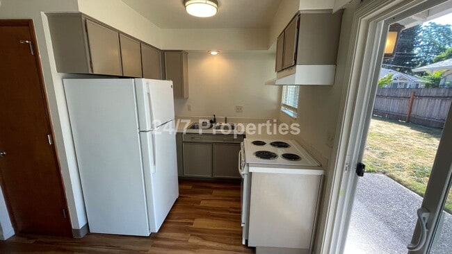 Building Photo - 2289 Willamette Falls Dr