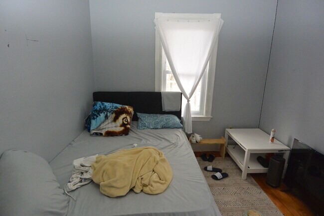 Building Photo - 10 Brackett St