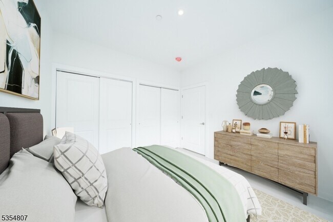 Foto del edificio - 12 River Rd