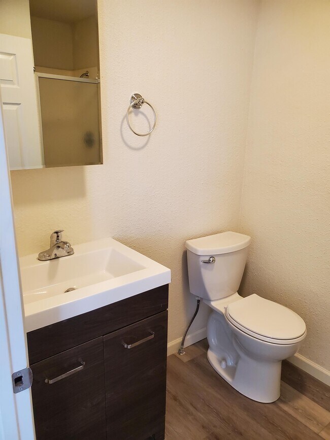 Building Photo - 2135 Orchard Ave