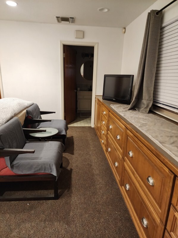 2448 Country Club Ln Unit PRIVATE STUDIO, Selma, CA 93662 Apartments