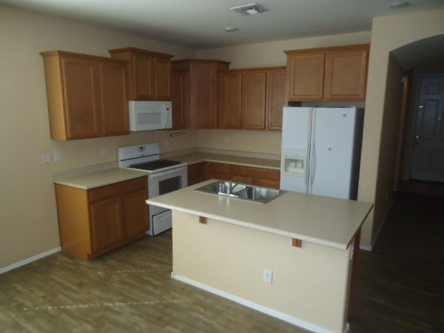 Building Photo - Great 4/3 with 2 master bedrooms for lease...