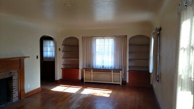 Building Photo - 1327 S Alicia Dr