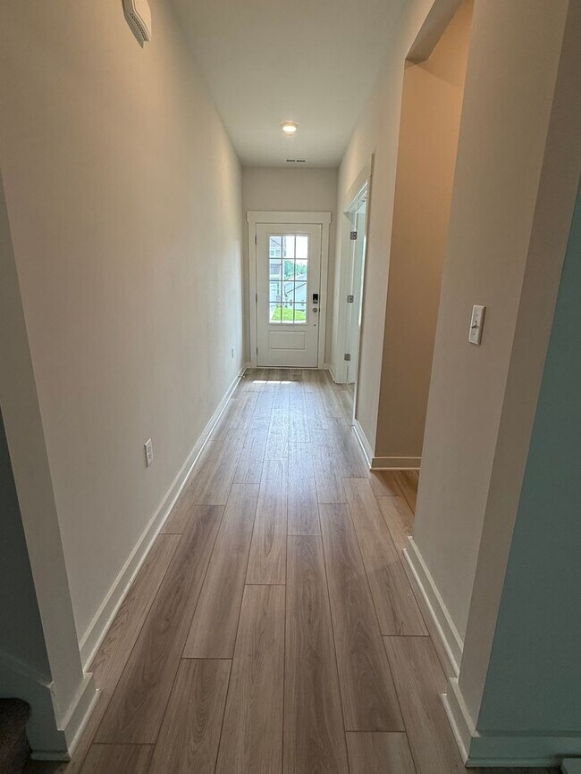 Building Photo - Spacious Home in Gwynne Farms *Move In Spe...