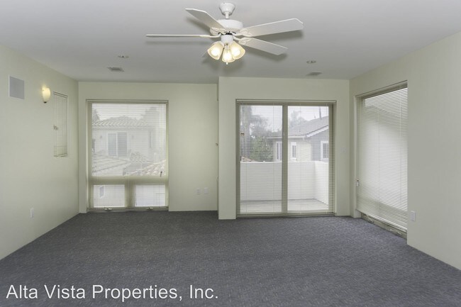 Building Photo - 7426 Draper Ave