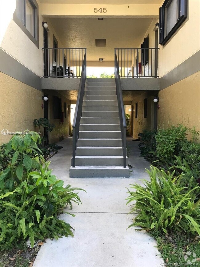 Building Photo - 545 Trace Cir