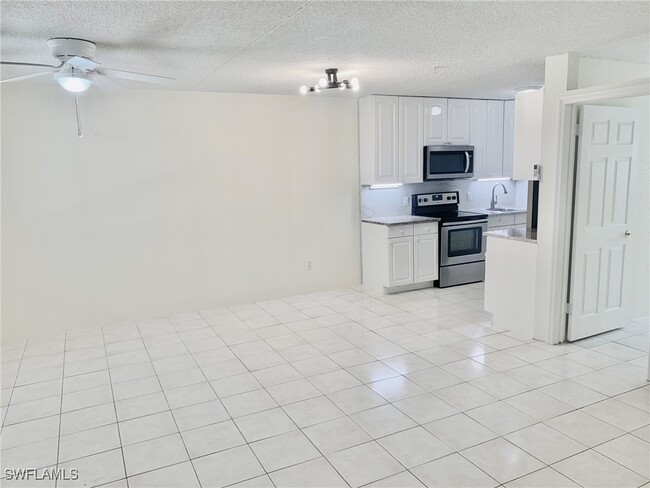 Building Photo - 826 Wiggins Pass Rd