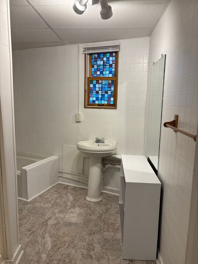 Foto del edificio - Spacious 2+ Bedroom Apartment-York City SD