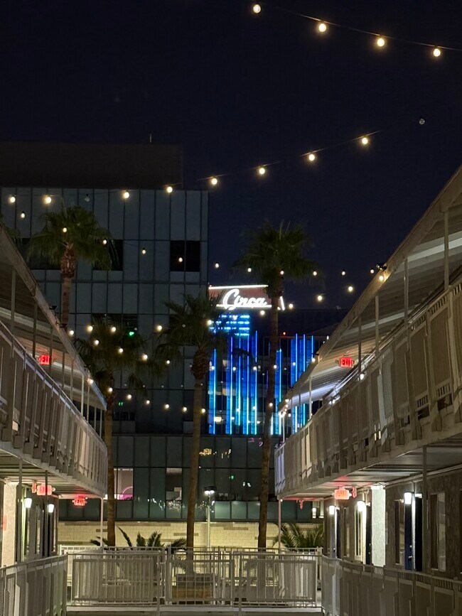 Building Photo - Studio 629