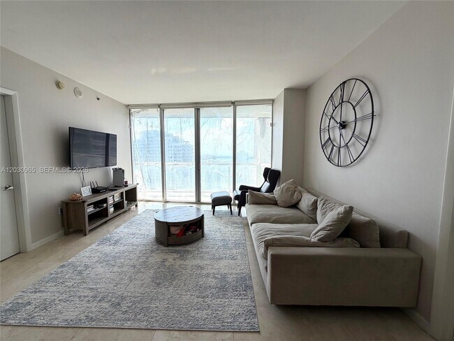 Building Photo - 475 Brickell Ave