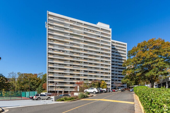 6101 Edsall Rd - Alexandria Knolls West