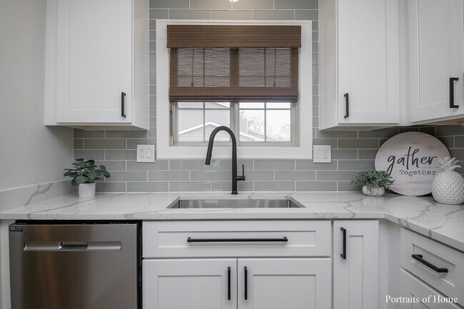 Building Photo - 1623 Southampton Ct