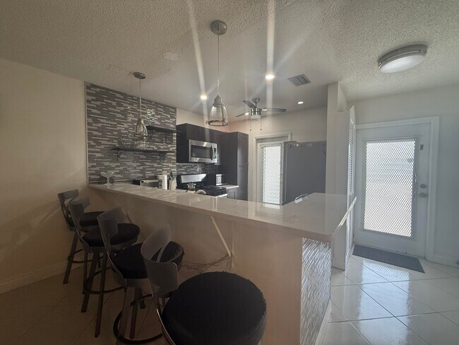 Foto del edificio - 3406 NW 49th Ave