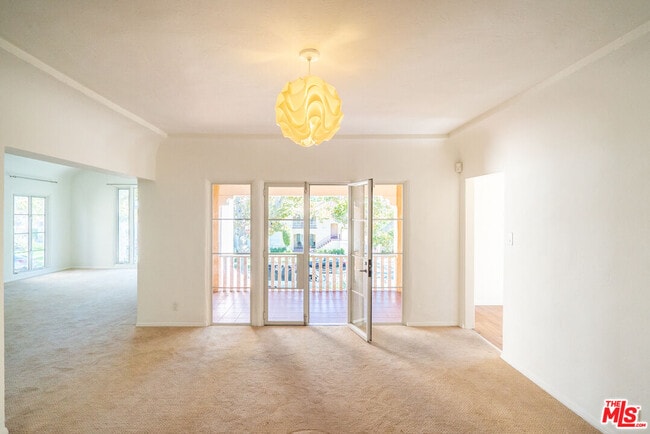 Building Photo - 441 S Bedford Dr
