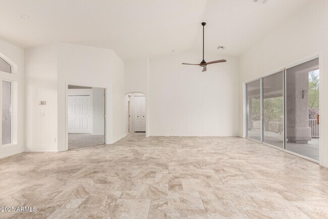 Foto del edificio - 15655 N Cabrillo Dr