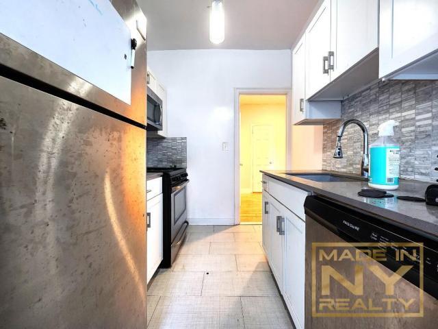 Building Photo - 2 bedroom in ASTORIA NY 11102