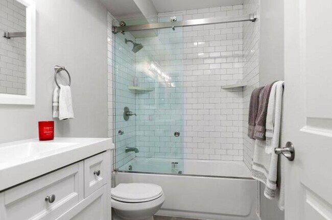 Building Photo - 2 BED/2 BATH CONDO IN THE HEART OF CLAIREMONT