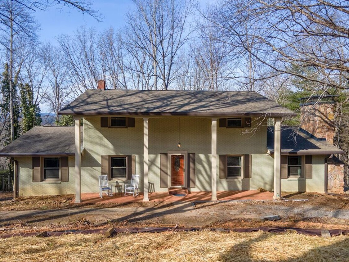 Primary Photo - Large Family Home close to WCU