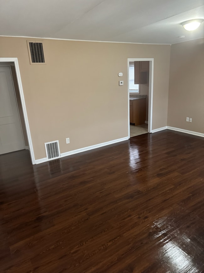 Building Photo - 1905 Sheffield St