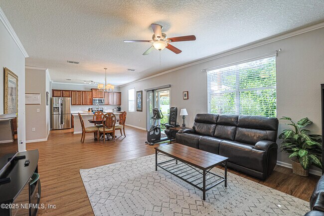 Foto del edificio - 2408 Bonnie Lakes Dr